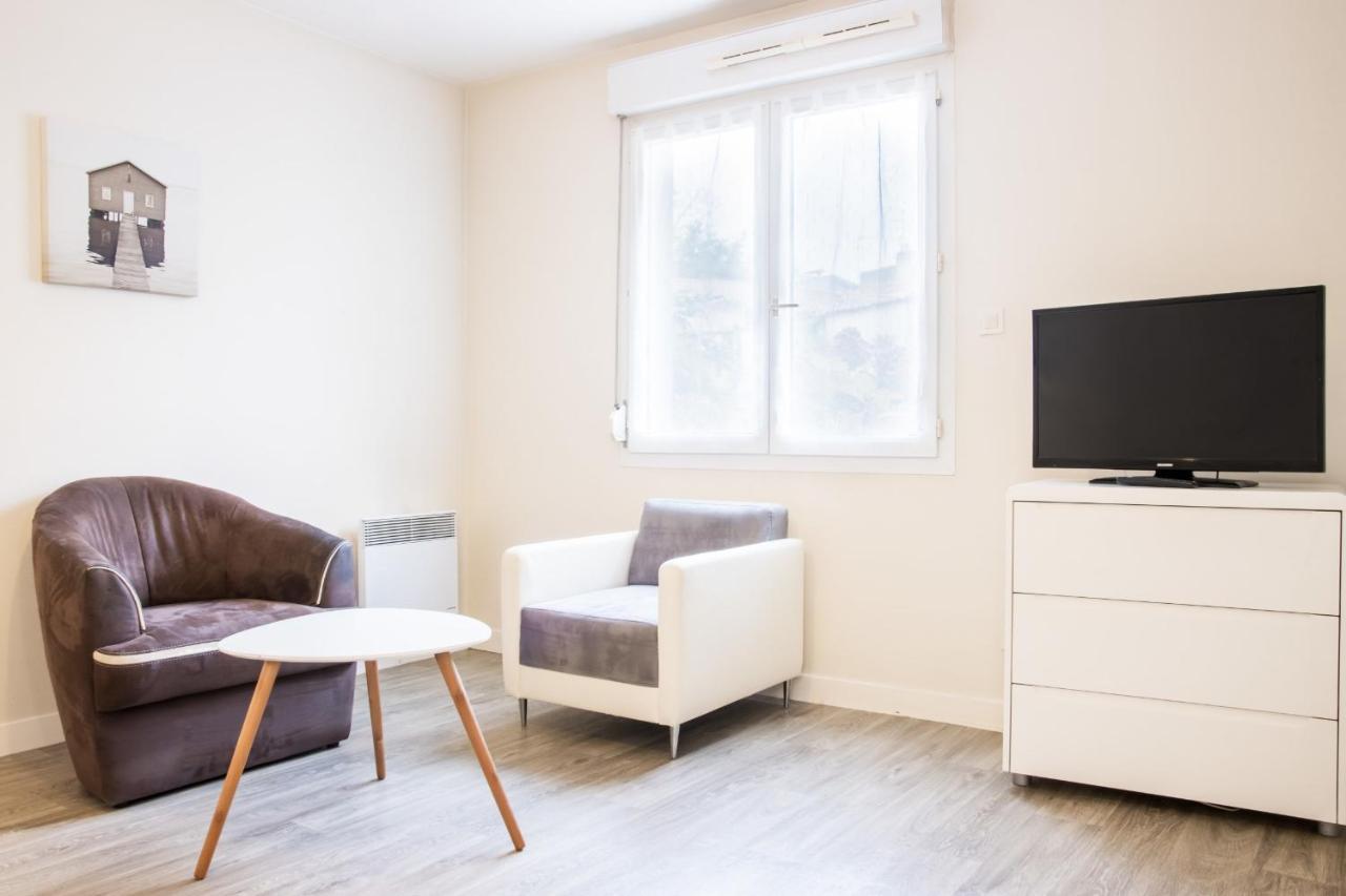 Le 12 Carnot - Serenite Assuree Dans Ce Grand Studio Apartment Poitiers Exterior photo