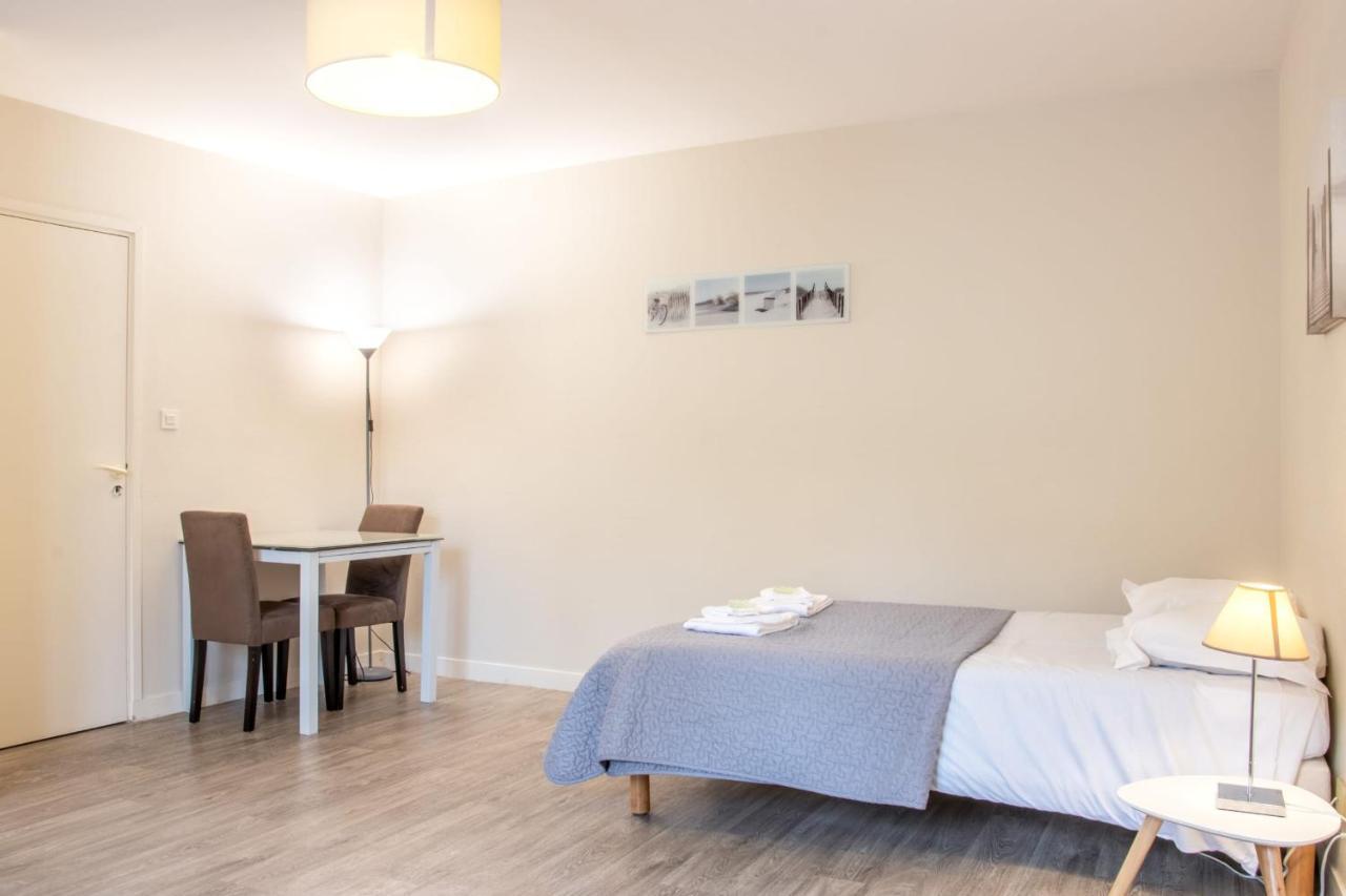 Le 12 Carnot - Serenite Assuree Dans Ce Grand Studio Apartment Poitiers Exterior photo