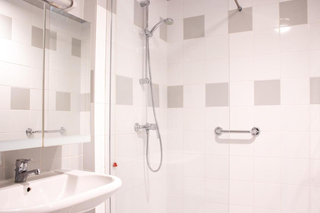 Le 12 Carnot - Serenite Assuree Dans Ce Grand Studio Apartment Poitiers Exterior photo